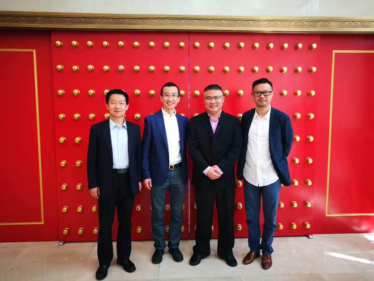 水威环境董事长张晏琦与中国清洁博览会创始人宋喆等嘉宾合影