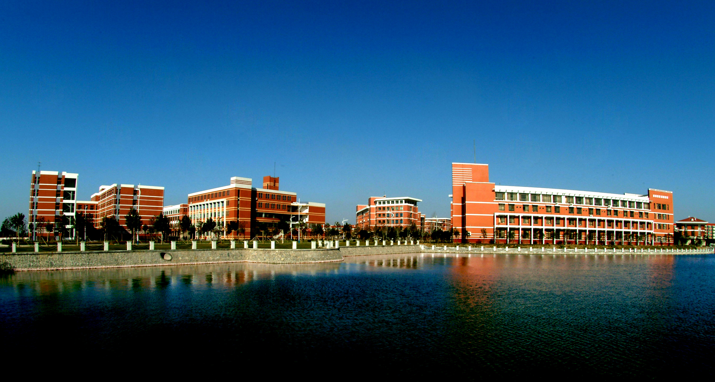 浅谈物业发展及学校与医院物业管理 问题及解